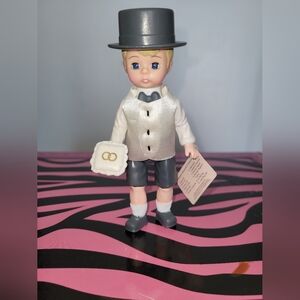 Vintage Madame Alexander ring carrier doll    5 Inches Tall